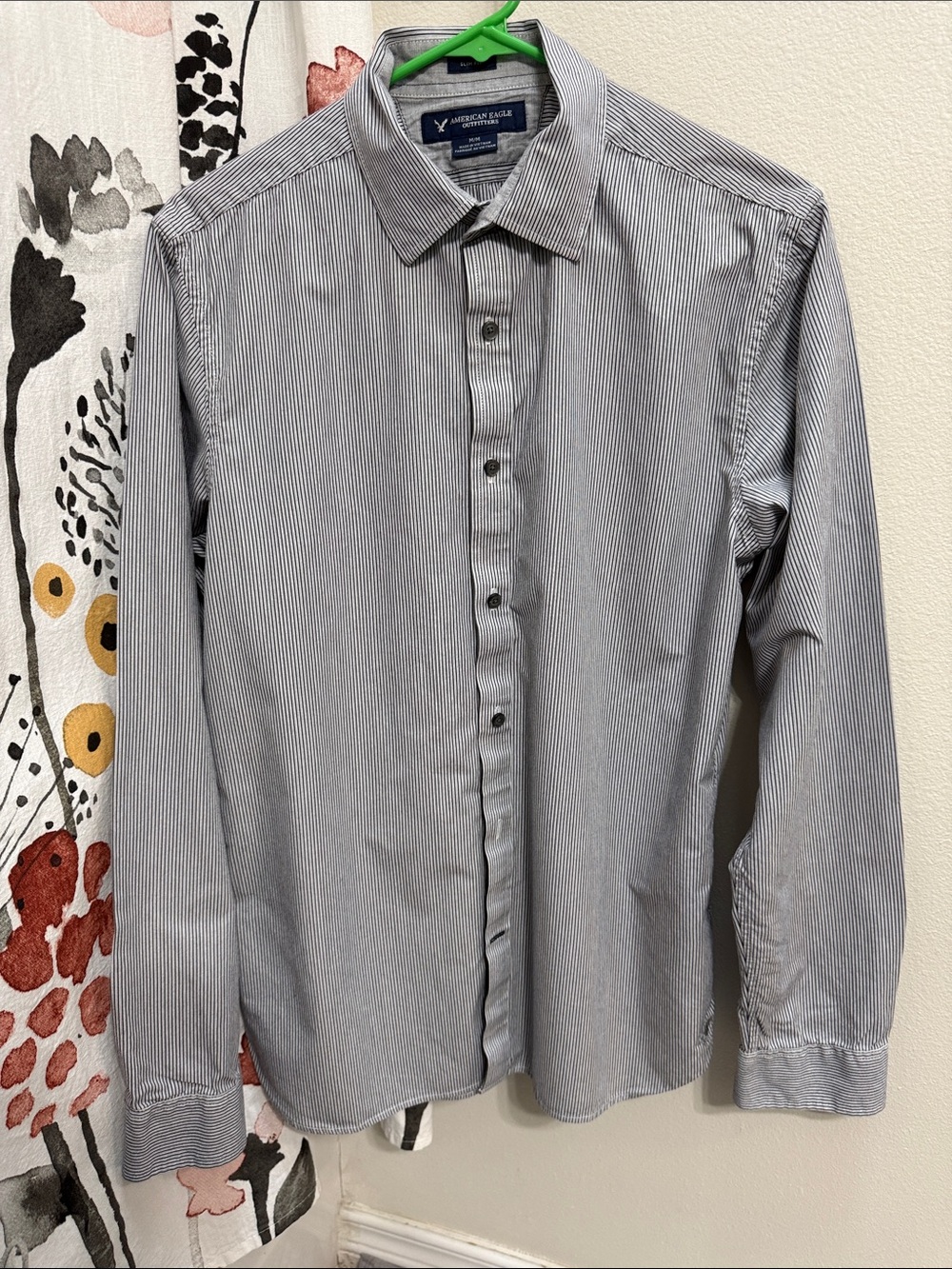 Men’s American Eagle Outfitters Pinstripe Slim Fit Button-Down Shirt. Sz M